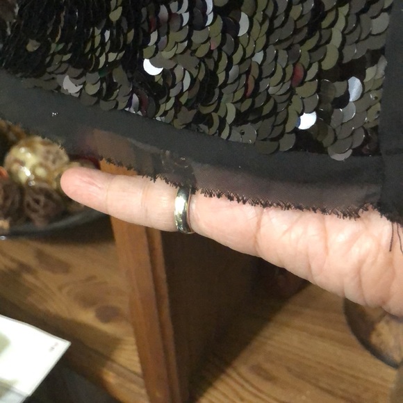 ✨HOST PICK!✨Ladies Arden B. Sequin Top - Picture 6 of 11